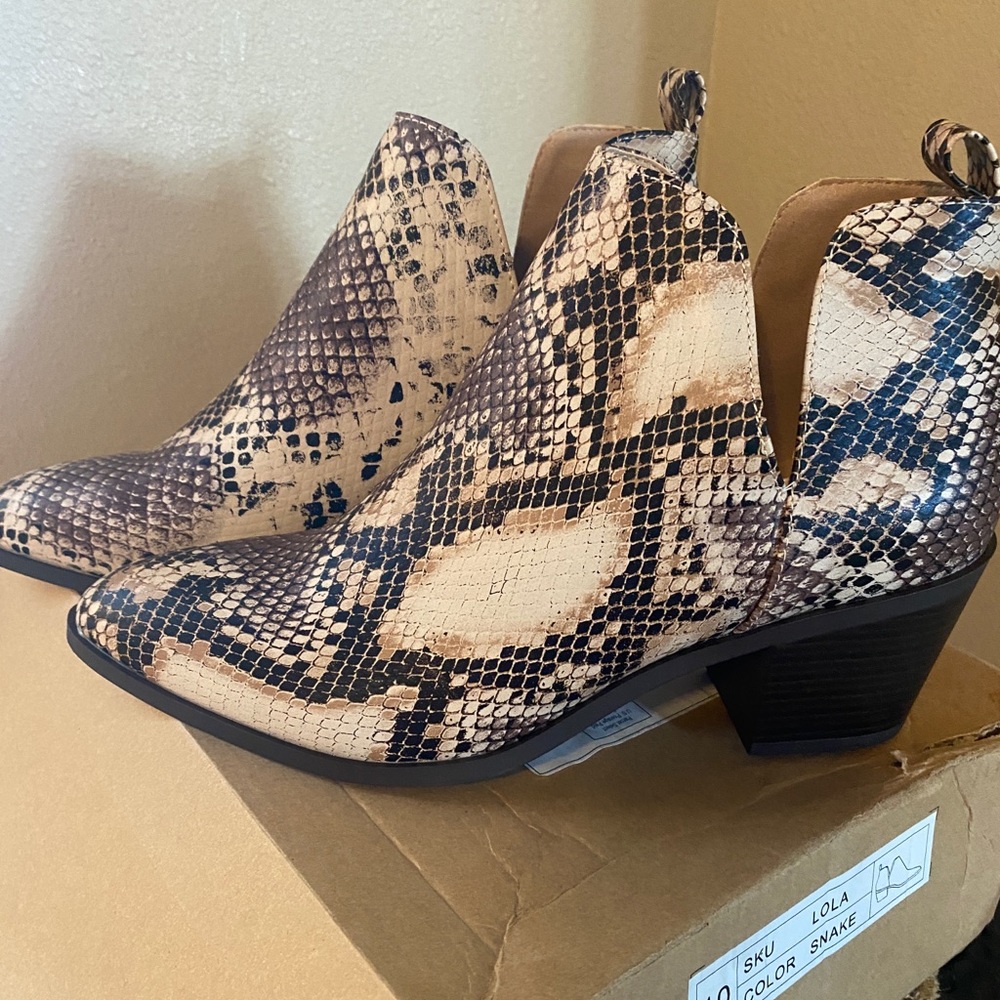 Journee Collection women’s snake booties; size 10